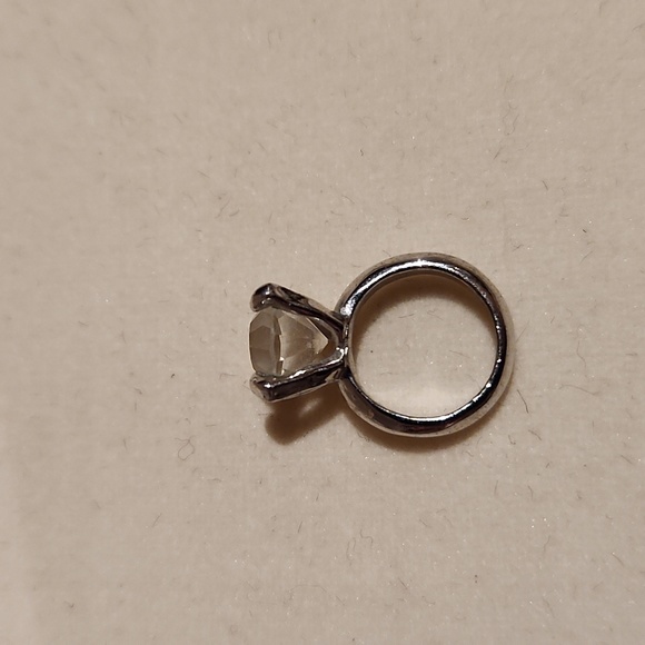 Little engagement ring pendant - Picture 2 of 4